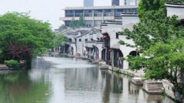 部分在川全国人大代表研读讨论国务院组织法修订草案